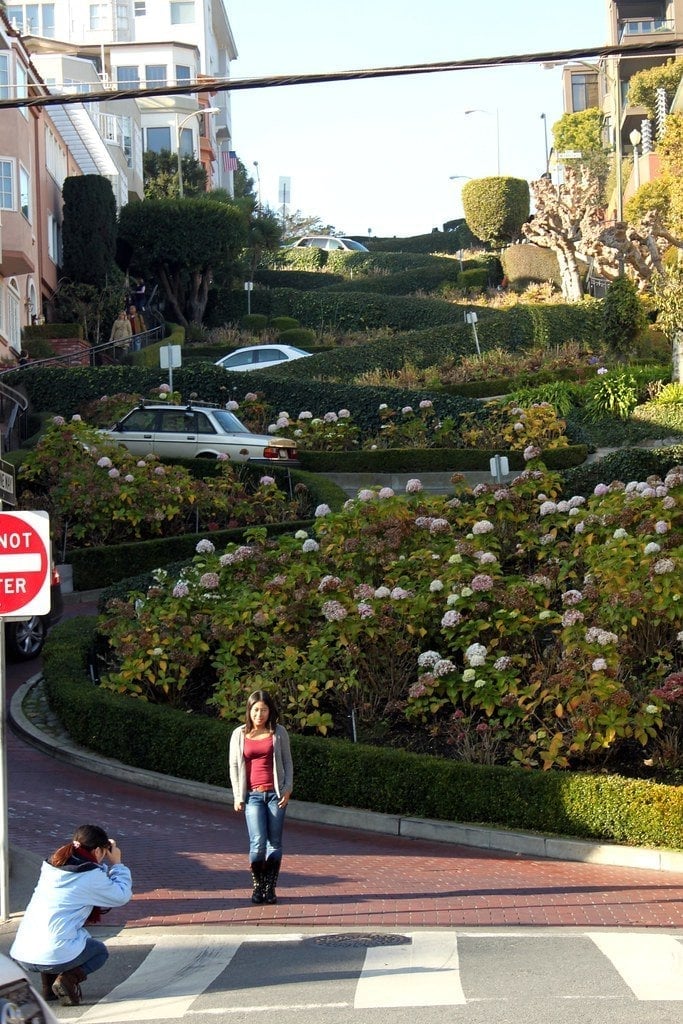 Lombard Street — Otto tornanti stretti sulla strada più tortuosa della città