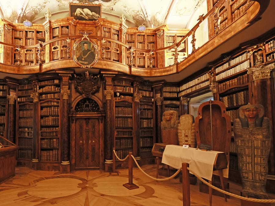 La biblioteca abbaziale — La sala barocca più bella della Svizzera