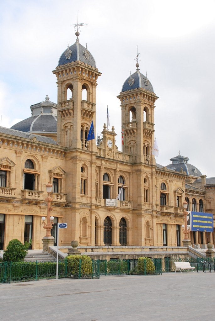 L'Ayuntamiento — L'ex casinò liberty diventato municipio