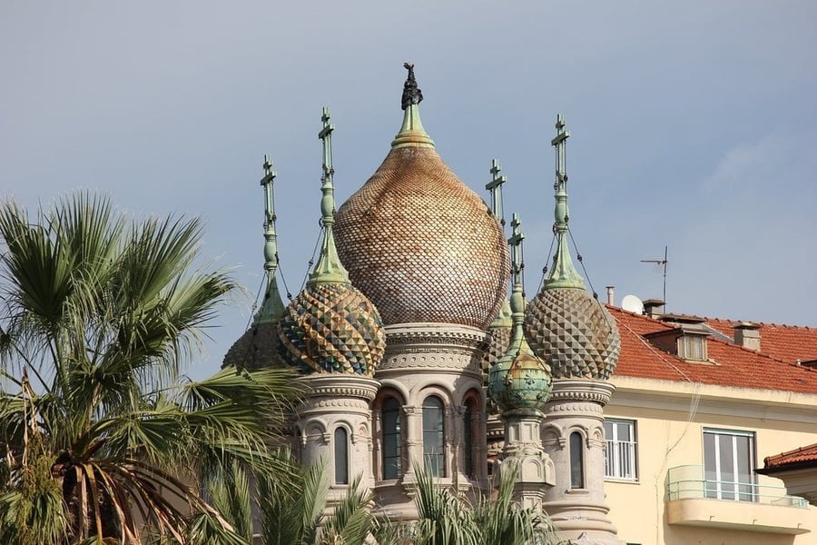 La chiesa russa — Le cupole a cipolla che ricordano l'epoca degli zar