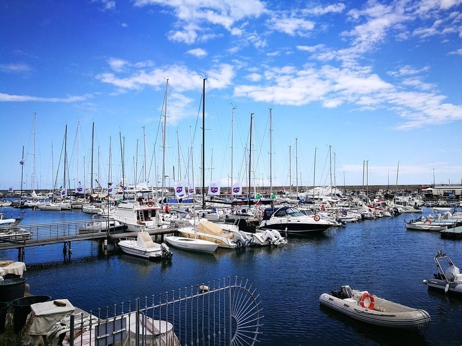 Portosole — Il grande porto turistico ai piedi della città vecchia