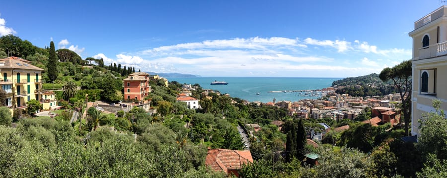 The harbour, seen from above — Coloured houses, the little harbour and the turquoise sea of the bay