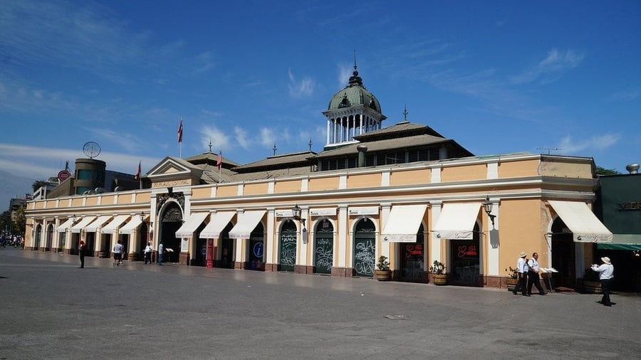 Il Mercado Central — Una struttura in ferro dell'Ottocento dedicata al pesce fresco
