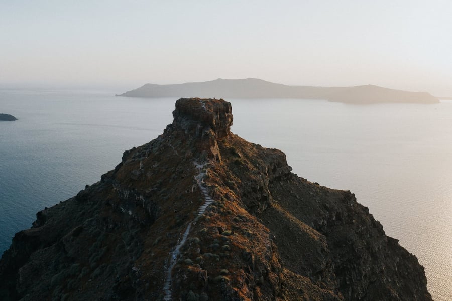 Skaros Rock — Il promontorio del castello scomparso