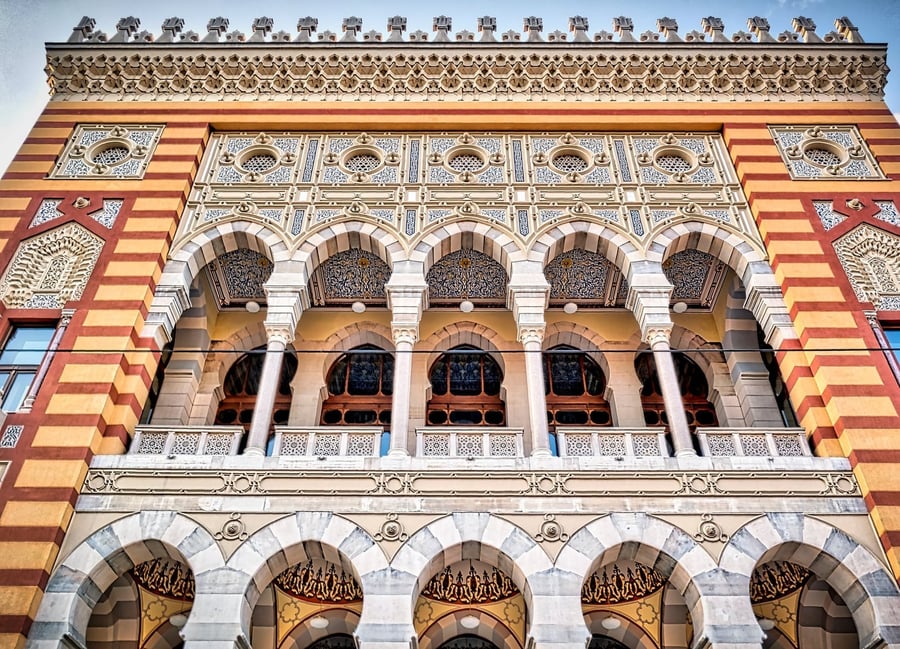 La Vijećnica — Il municipio pseudo-moresco del 1894
