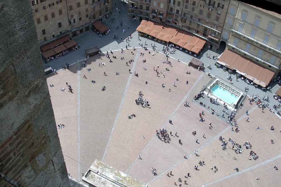 Piazza del Campo — La piazza a conchiglia