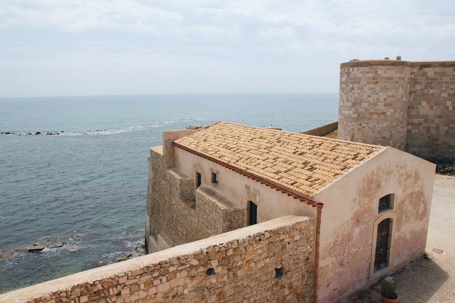 Castello Maniace — Una fortezza sveva all'estremità meridionale di Ortigia