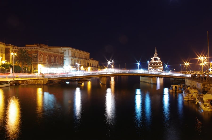Ponte Umbertino — Il ponte che unisce Ortigia alla terraferma