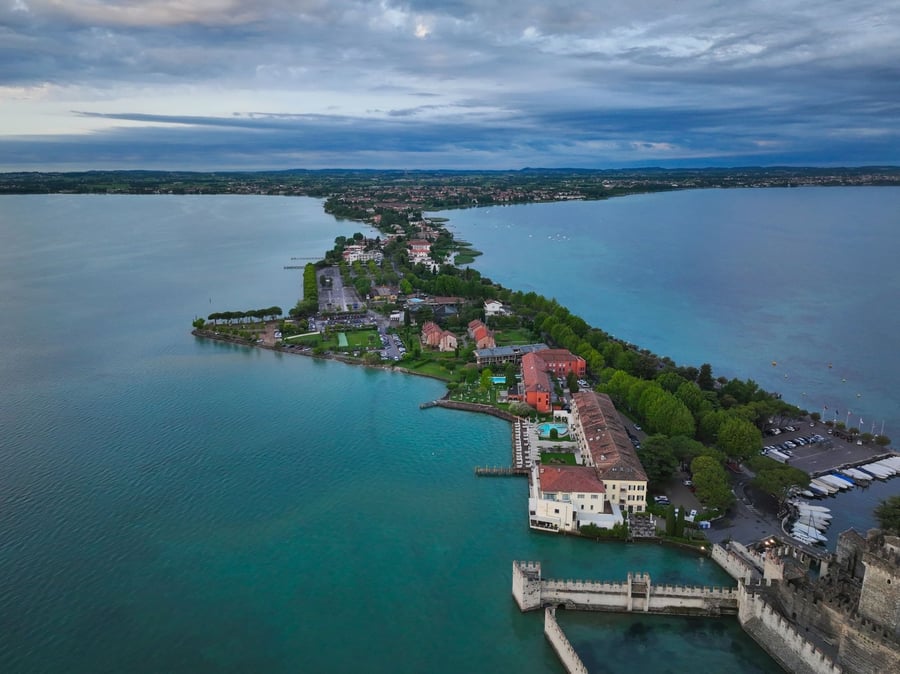 La penisola di Sirmione — Una lingua di terra lunga quasi quattro chilometri