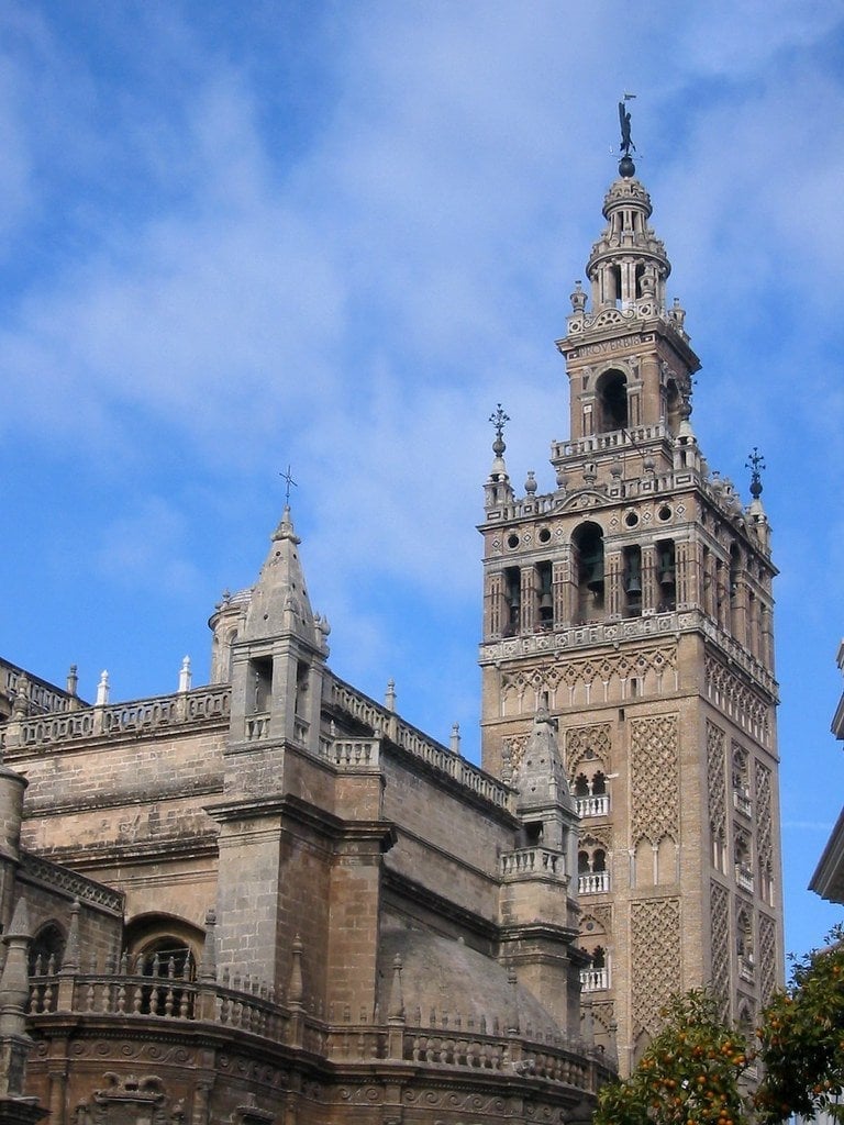 La Giralda — L'antico minareto almohade diventato campanile della cattedrale