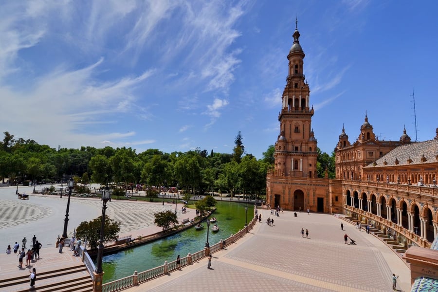 Plaza de España — L'emiciclo monumentale costruito per l'Esposizione Iberoamericana del 1929