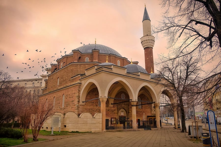 La Moschea di Banya Bashi — Costruita nel 1566 sopra sorgenti termali