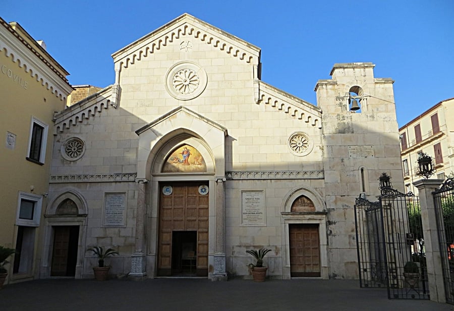 Il Duomo — La cattedrale dedicata ai Santi Filippo e Giacomo