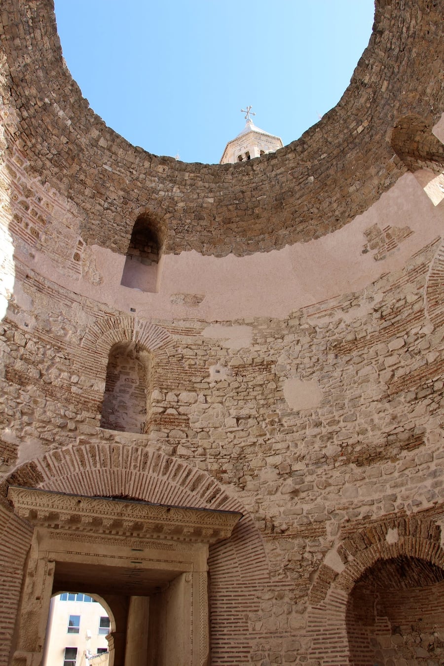 Vestibolo del Palazzo di Diocleziano — La cupola circolare che accoglieva l'imperatore davanti ai suoi sudditi