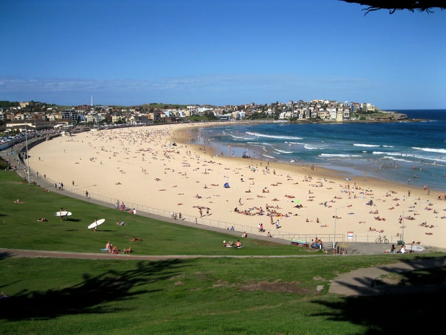 Bondi Beach — La spiaggia più famosa d'Australia, tra surfisti e bagnini