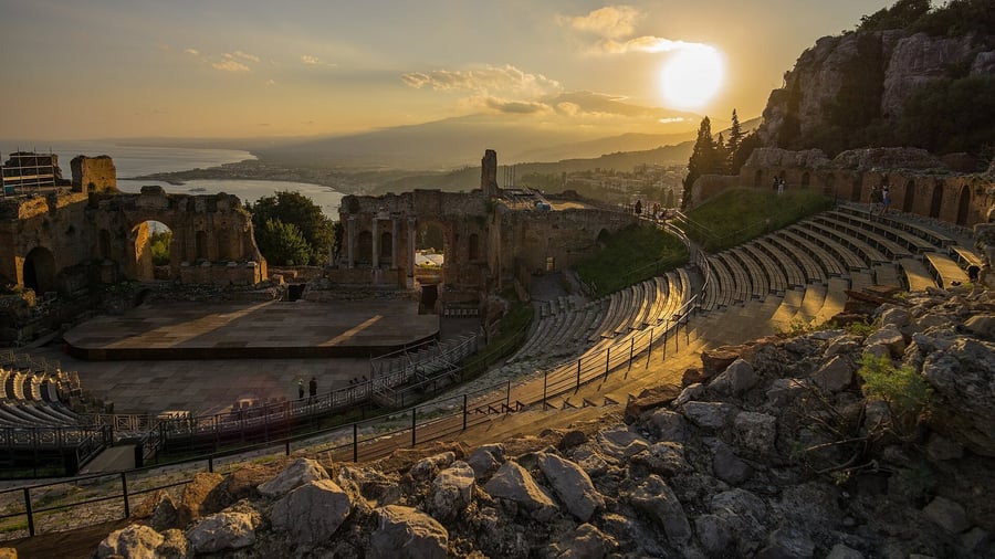 Il Teatro Antico — Il teatro greco con vista sull'Etna