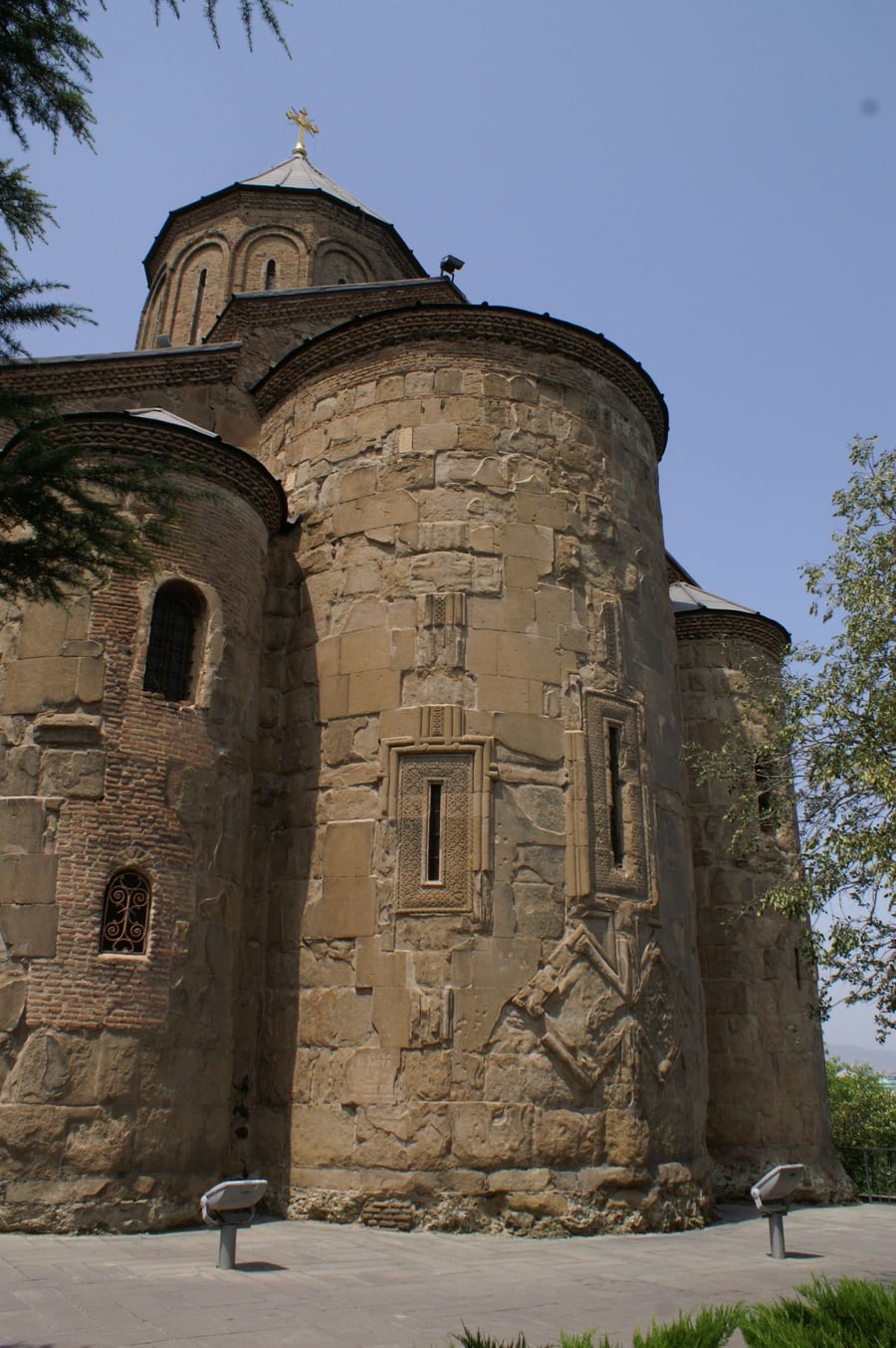 La Chiesa di Metekhi — Sulla rupe sopra il fiume Mtkvari