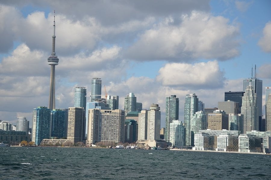Skyline dalle Toronto Islands — La vista classica sul centro raggiungibile solo in traghetto
