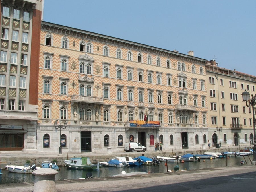 Canal Grande — Un canale scavato nel Settecento che porta ancora oggi le barche fino al centro