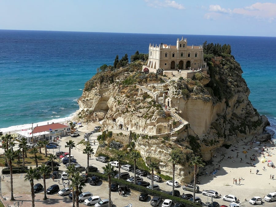 Santuario di Santa Maria dell'Isola — Un monastero sospeso su uno scoglio, simbolo di Tropea