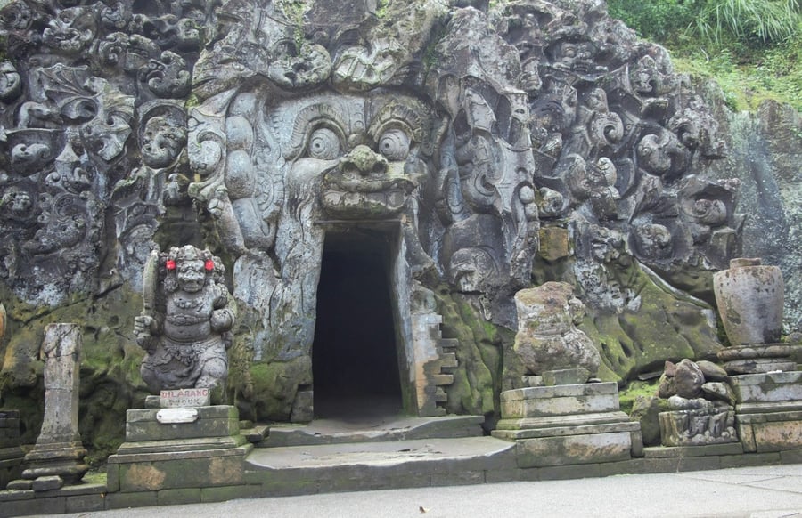 Goa Gajah — La grotta dell'elefante scavata nella roccia