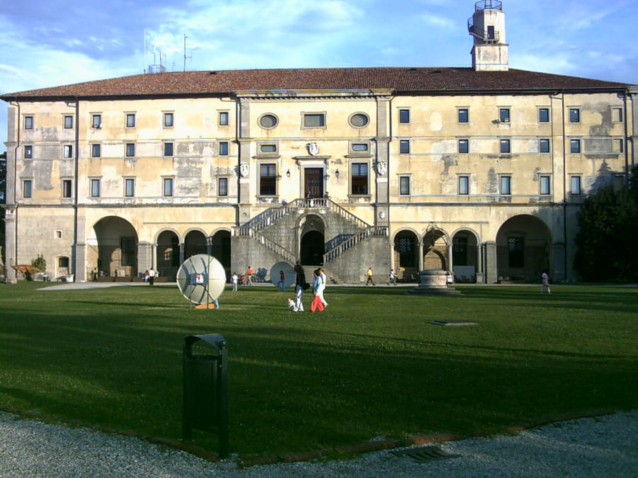 Il Castello — Il castello rinascimentale in cima al colle, cuore della vecchia fortezza patriarcale