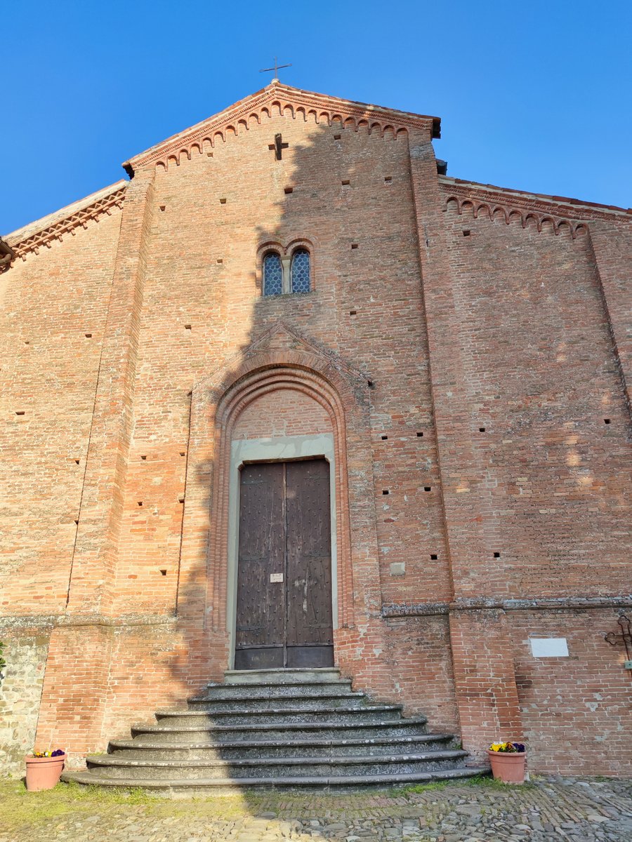 L'Abbazia di Monteveglio — Il voto di Matilde di Canossa, in mattoni romanici su tre navate
