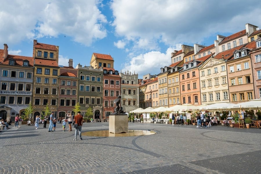 Rynek Starego Miasta — La piazza ricostruita mattone su mattone dopo la distruzione totale
