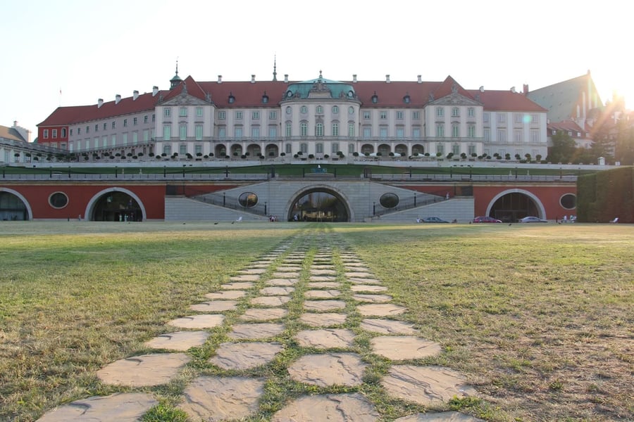 Zamek Królewski — Il castello reale rialzato dalle macerie pezzo per pezzo