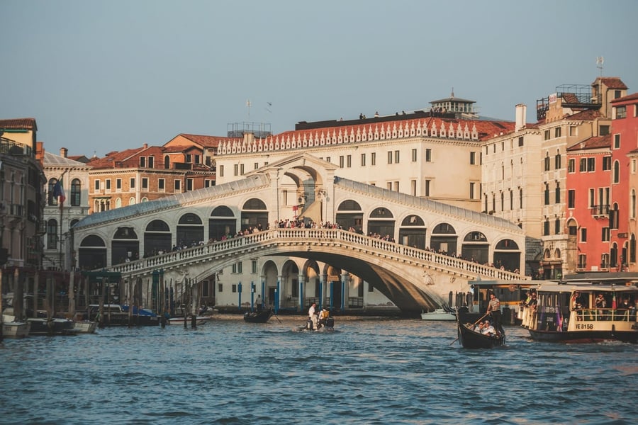 Ponte di Rialto — Il ponte più antico sul Canal Grande