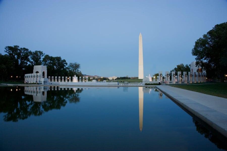 Il Washington Monument — L'obelisco che si specchia nella Reflecting Pool
