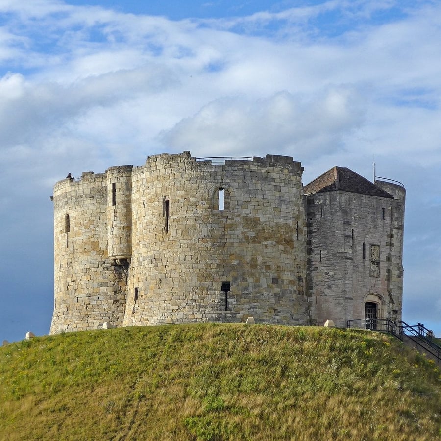 Clifford's Tower — Ciò che resta del castello normanno di Guglielmo il Conquistatore
