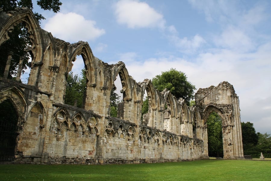 St Mary's Abbey — Le rovine gotiche nei Museum Gardens