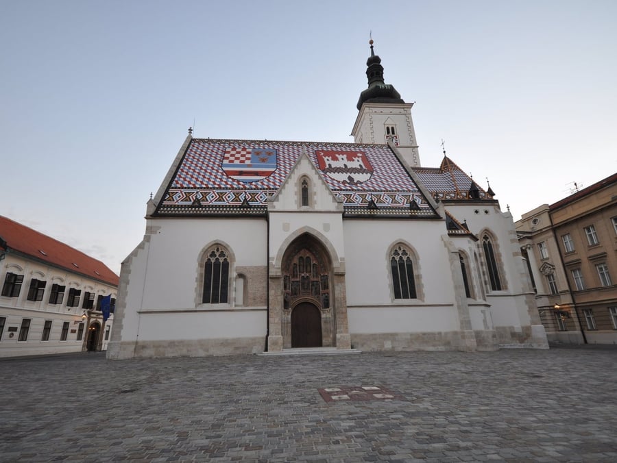 La Chiesa di San Marco — Un tetto a scacchi con gli stemmi di Croazia e Zagabria