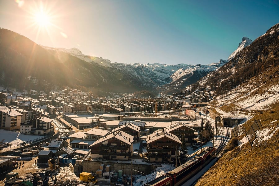 Zermatt vista dall'alto — Il villaggio senza auto ai piedi del Cervino